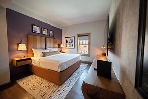 The Horton Hotel and Rooftop Lounge