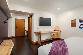 The Horton Hotel and Rooftop Lounge