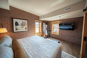 The Horton Hotel and Rooftop Lounge