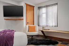 The Horton Hotel and Rooftop Lounge