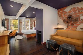 The Horton Hotel and Rooftop Lounge