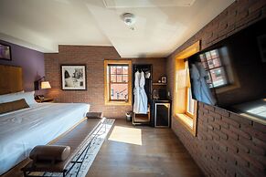 The Horton Hotel and Rooftop Lounge