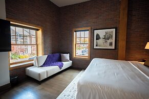 The Horton Hotel and Rooftop Lounge