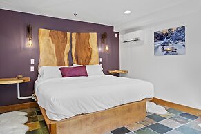 The Horton Hotel and Rooftop Lounge