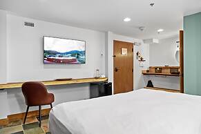 The Horton Hotel and Rooftop Lounge