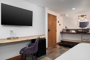 The Horton Hotel and Rooftop Lounge