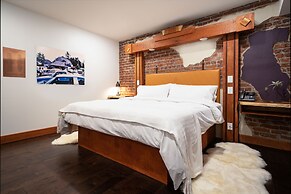 The Horton Hotel and Rooftop Lounge