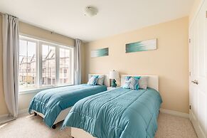 GLOBALSTAY. Modern Townhomes on Lake Ontario