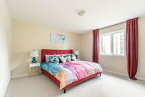 GLOBALSTAY. Modern Townhomes on Lake Ontario