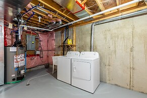 GLOBALSTAY. Modern Townhomes on Lake Ontario