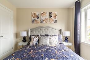 GLOBALSTAY. Modern Townhomes on Lake Ontario