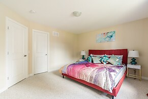 GLOBALSTAY. Modern Townhomes on Lake Ontario