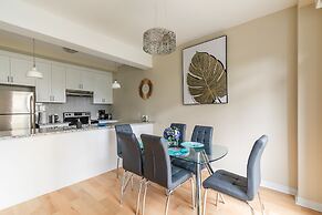 GLOBALSTAY. Modern Townhomes on Lake Ontario