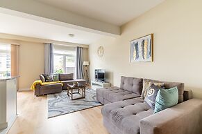 GLOBALSTAY. Modern Townhomes on Lake Ontario