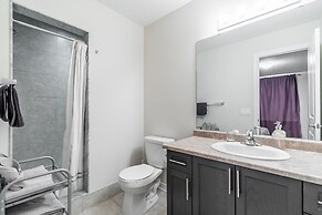 GLOBALSTAY. Modern Townhomes on Lake Ontario