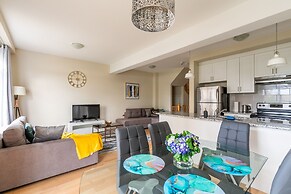 GLOBALSTAY. Modern Townhomes on Lake Ontario