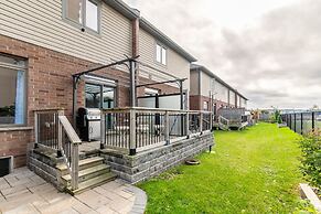 GLOBALSTAY. Modern Townhomes on Lake Ontario