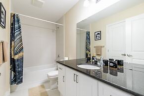 GLOBALSTAY. Modern Townhomes on Lake Ontario