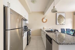 GLOBALSTAY. Modern Townhomes on Lake Ontario