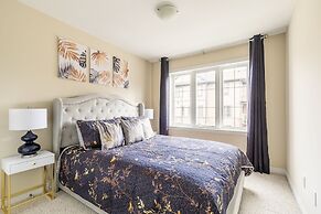 GLOBALSTAY. Modern Townhomes on Lake Ontario