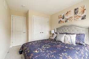 GLOBALSTAY. Modern Townhomes on Lake Ontario