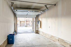 GLOBALSTAY. Modern Townhomes on Lake Ontario