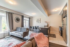 GLOBALSTAY. Modern Townhomes on Lake Ontario