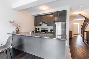 GLOBALSTAY. Modern Townhomes on Lake Ontario