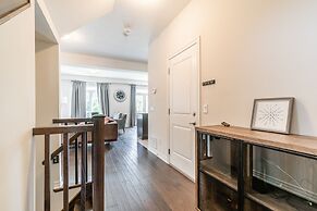 GLOBALSTAY. Modern Townhomes on Lake Ontario