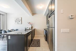 GLOBALSTAY. Modern Townhomes on Lake Ontario