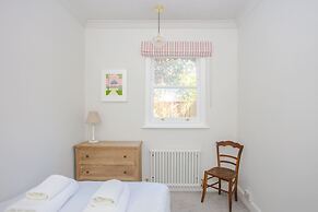 Modern & Spacious 2 Bedroom Flat Near Clapham Common