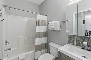 Arbor Trace #524 2 Bedroom Condo by RedAwning