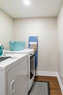 GLOBALSTAY. Modern Family Basement in Mississauga