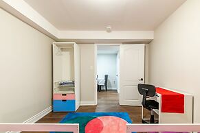 GLOBALSTAY. Modern Family Basement in Mississauga