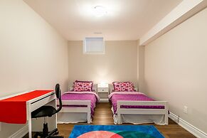 GLOBALSTAY. Modern Family Basement in Mississauga