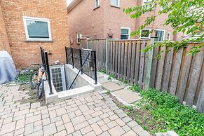 GLOBALSTAY. Modern Family Basement in Mississauga