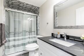 GLOBALSTAY. Modern Family Basement in Mississauga