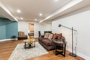 GLOBALSTAY. Modern Family Basement in Mississauga