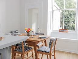 6 Coltbridge Gardens
