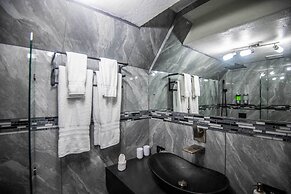 Villa Roca Boutique Resort & Suites-ADULT ONLY