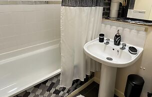 Central Glasgow Apartment - Sleeps 2 & Kitchen