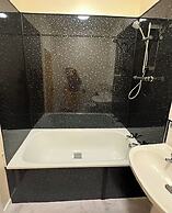 Central Glasgow Apartment - Sleeps 2 & Kitchen