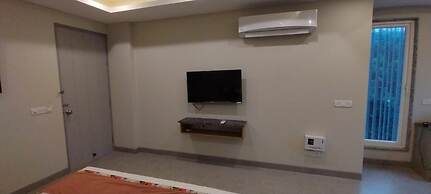 ROSASTAYS Gurugram Sec 31