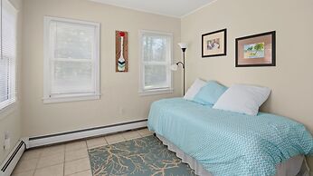 Cozy Colchester Cabin near Lake by RedAwning