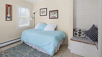 Cozy Colchester Cabin near Lake by RedAwning