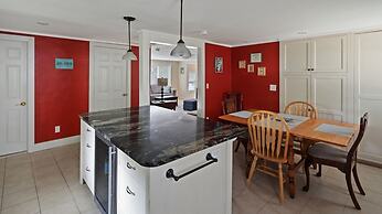 Cozy Colchester Cabin near Lake by RedAwning