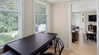 Cozy Colchester Cabin near Lake by RedAwning