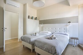 Penthouse With Terrace-hosted by Sweetstay