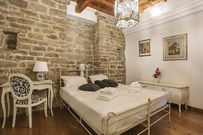 Pontevecchio Stylish Apartment in Florence - Hosted by Sweetstay