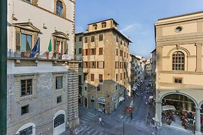 Uffizi Suite II - Hosted by Sweetstay